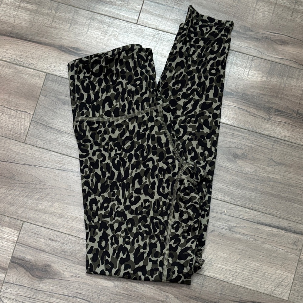 PINK Victoria's Secret Camo Print Leggings